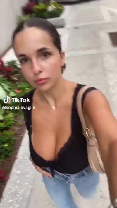 Supporting them sh*ts (@sophialovaglio)