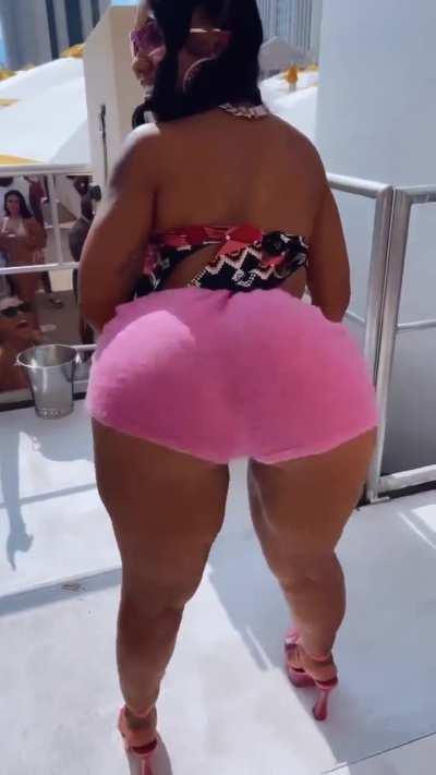 Ari fletcher got the best ass😩