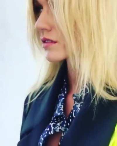 Close up (new photoshoot for Avant Magazine)