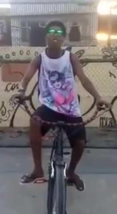 AZEITONA PFRUUU HAHAHAHA PUTS TS TS PUTS TS PUTS TS TS 🎶🎶 EU TO FELIZÃO DA VIDA CRRR E EU TO MUITO FELI AQUI CRRR, E EU TO COM A MINHA BICICRETÔÕÔ DE ROLÉ QUI PELO CPX ÔÕÔ... EU TO AQUI MERMO É NO CONDOMÍN... ( ACAXTRÓL ) DE RÔLE, OLHA O AZEITONA DE ROLÉ 