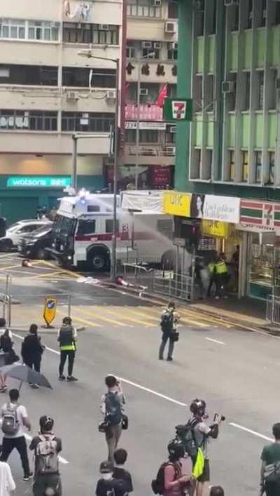 (1st July) HK police launched water cannon aiming the head of a journalist. It was not for arrest, but for murder.