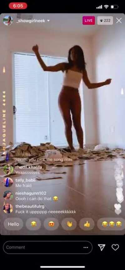 She love money with her Pretty eyes