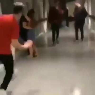 Meu amigo que não gosta de casais felizes: