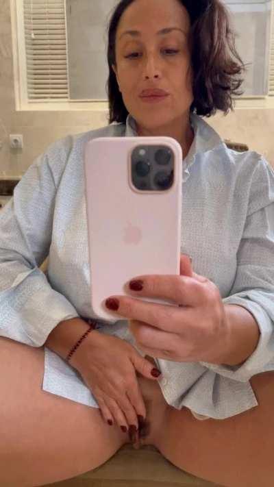 Curvy milf love’s to be fucked!49f