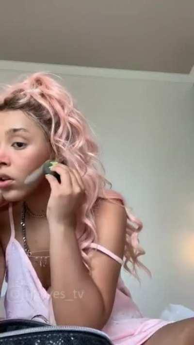 Old live with a very loose shirt