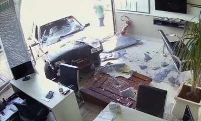 5-year-old girl escapes unharmed after being hit by car driven by drunk driver