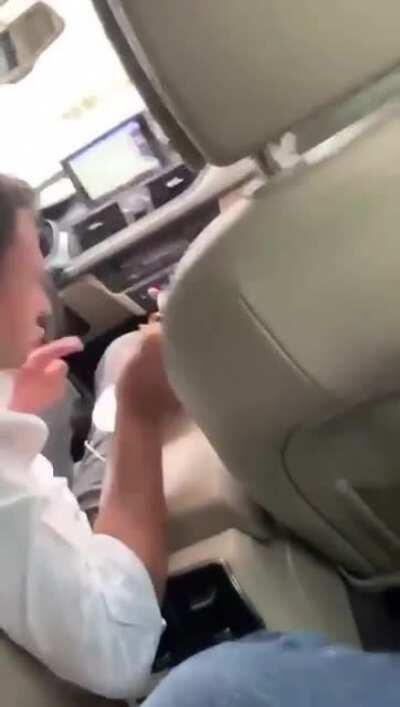 Kürşat Ayvatoğlu isimli AKP Çocuğu lüks aracında bol vergili kokain çekerken.