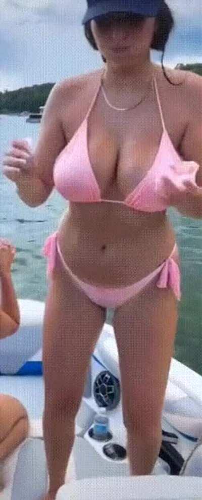 Big rack hottie (@itsabbeywilson)