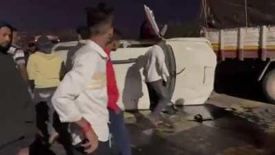 Accident on Pune-Bengaluru Highway