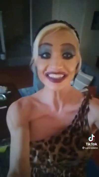 Someone save Britney!