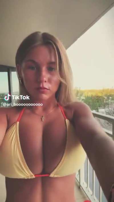 Stacked 18yo showing off in a bikini :)