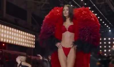 Bella walking in the Victoria’s Secret Fashion Show (October 15th 2024)
