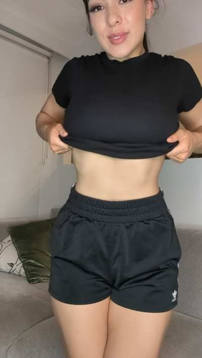 Who likes post gym sweaty boobs