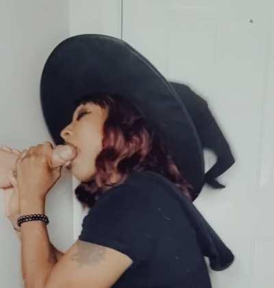 😋 Just a horny little witch