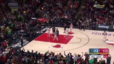 [Highlight] Derozan weightrooms Gobert at the rim for the game tying layup!