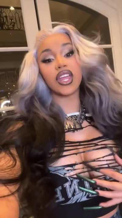 Cardi B 🥵🥵