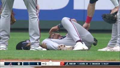 [Highlight] Robbie Grossman collides with Vaughn Grissom who's on the ground in considerable pain.