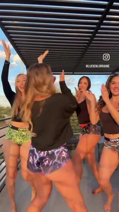 Who has the best🍑?