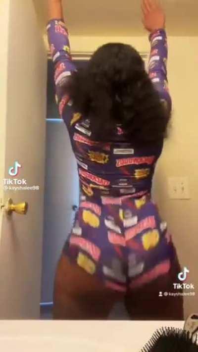 Too loud indeed😍🍑