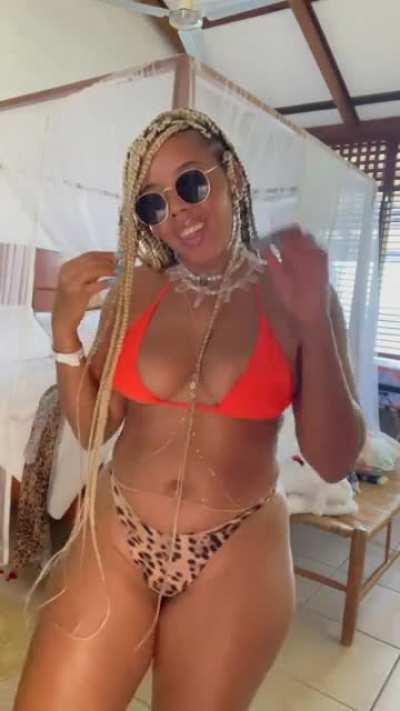 Angela Simmons lawwwd!! Nsfw