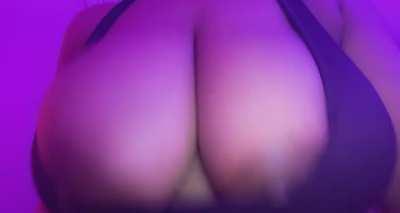 my nipples rubbing against my bra when i bounce makes me so wet 😍