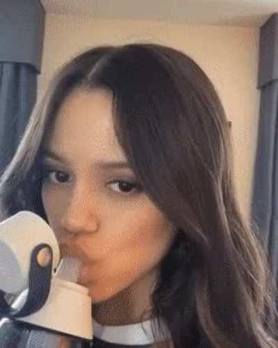 Jenna Ortega showing how it's done! 👅