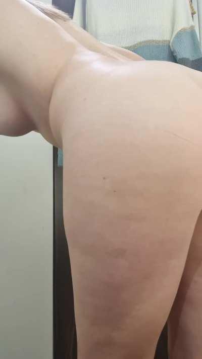 Showing my asshole to strangers makes me happy