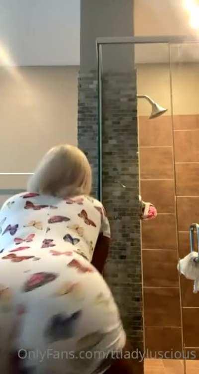 Ima stop buying her videos until she gets off this bullshit