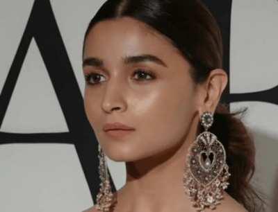 When Alia broke out of the 'cute girl' tag with an arrogant flamboyance... 😵😵