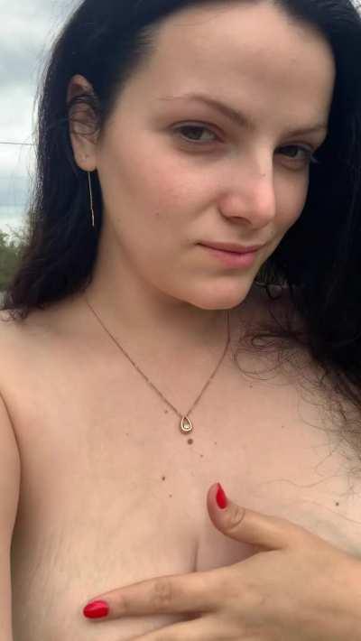 FREE TRIAL ! Im 25 y.o. mom and wife. Do custom content.