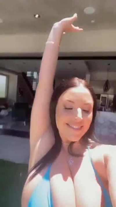 3x AVN Female Performer of The Year🏆: Angela White