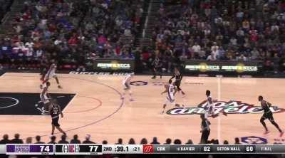 [Highlight] Russell Westbrook grabs the rebound and pushes it finding Powell who hits the 3. Clippers have 80 points at Half