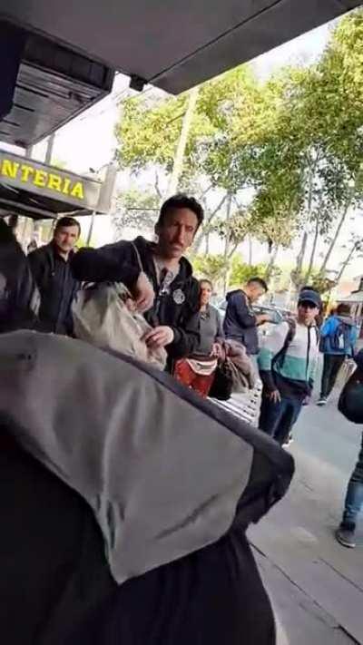 Amplio operativo para detener a un vendedor ambulante: 