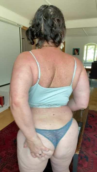 I will make your cock hard and beg you to cum on my face