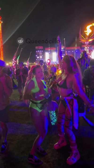 Flashing at Bass Canyon 2023 with u/HazelGrey2000