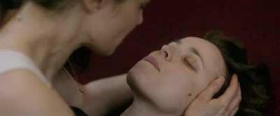 Rachel Weisz and Rachel McAdams exchanging body fluids (NSFW)