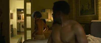 ZOE KRAVITZ – KIMI