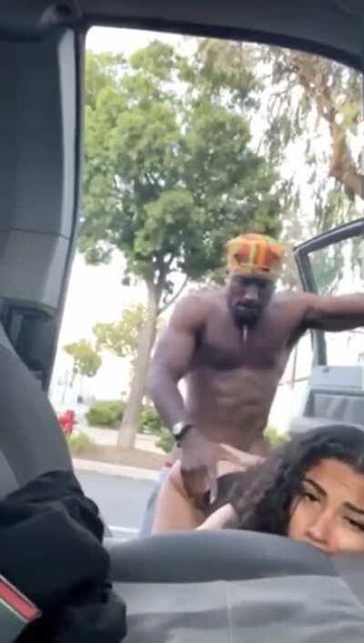 If ya know who she is drop in the comments.