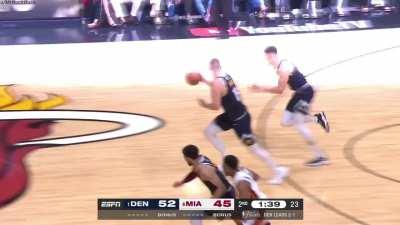 [Highlight] Kyle Lowry turnovers the ball after he changed his passing direction in the last moment due to incoming Nikola Jokic's kick ball violation in Game 4. Lowry fouls MPJ on a fastbreak at the other end. No replay.