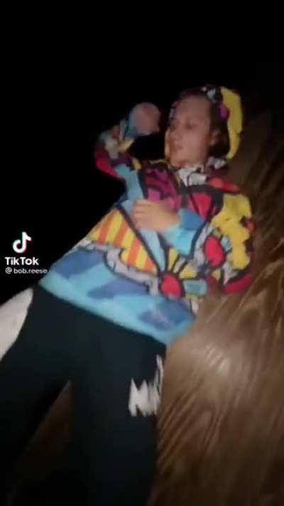 mAn FaLlS iN tOo ThE fUcKiNg VoId