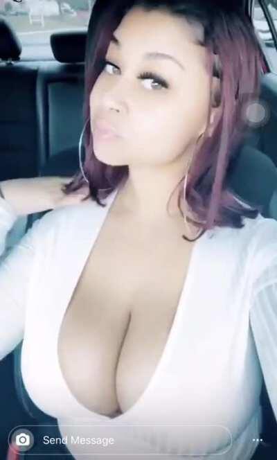 Bad bitch, nice tits 🍈🍈