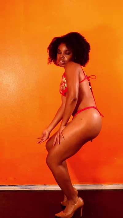 Want a bite right now 