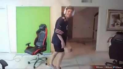 Kickoo music: * exist * / Me: