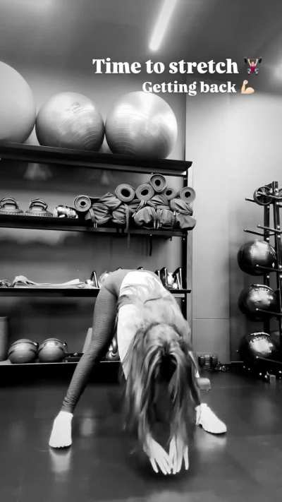 Avneet Kaur Streching in Gym- IG-October 2025