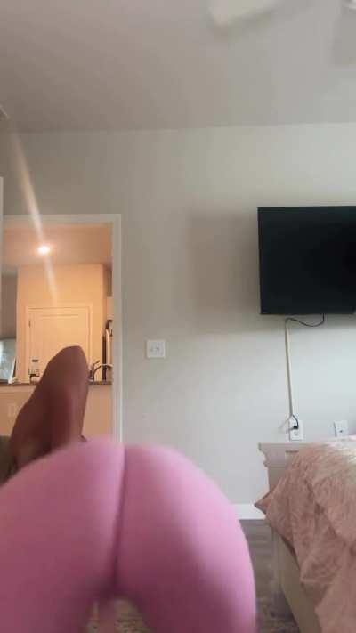 Pawg doing the wanna be challenge 