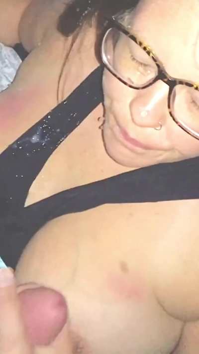 Cum on my glasses give me a good cumshot 