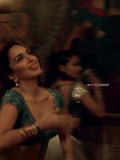 What a body ! Need atleast 8 men ! 👀🔥