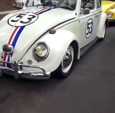 Uma réplica do fusquinha herbie