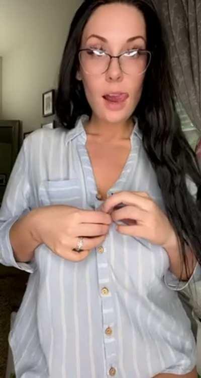 Do you like eye contact when titty fucking??