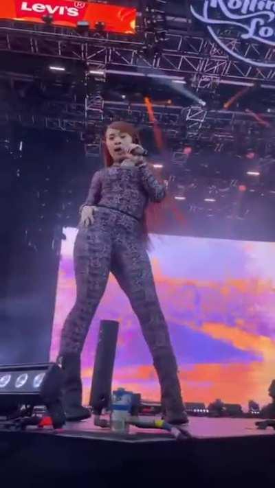 ICE SPICE Dances For Fans At Rolling Loud 😳 #shorts #icespice #hiphop